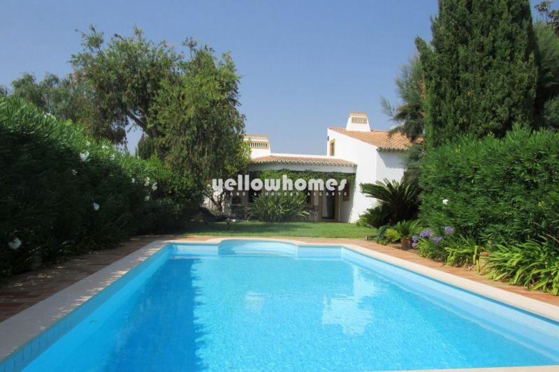 Moradia V3 encantadora com anexo e piscina privada perto da Guia